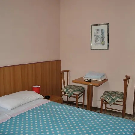 Hotel Alla Rocca *